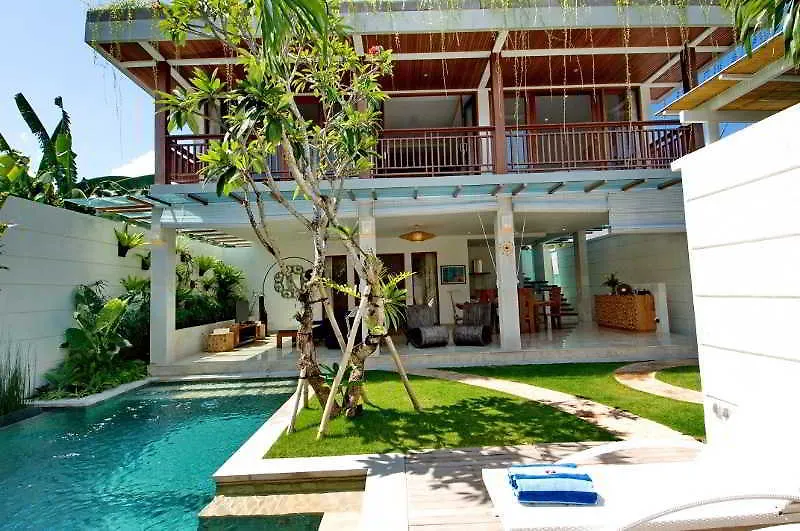 Villa Lumut 3 Bedrooms Central Seminyak Indonézia