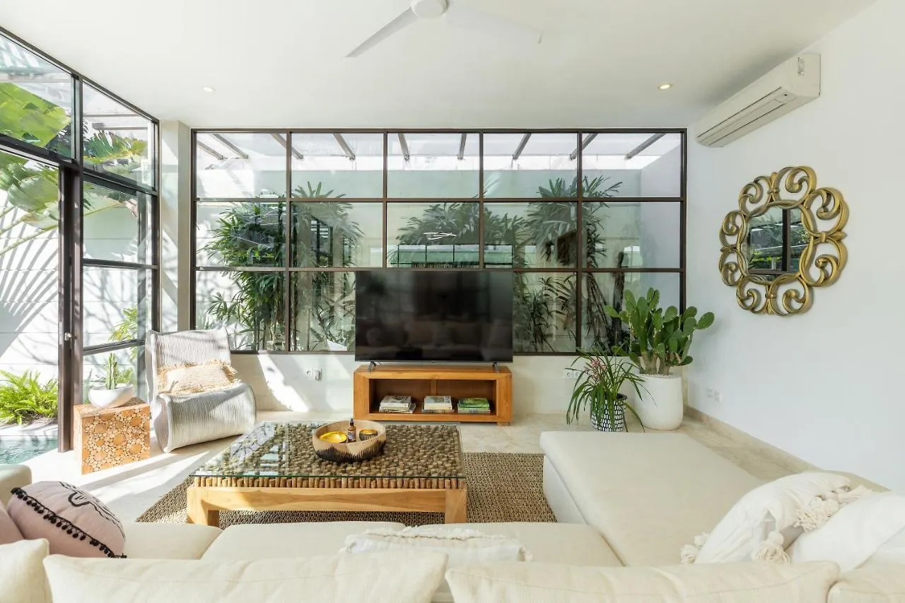 Villa Lumut 3 Bedrooms Central Seminyak