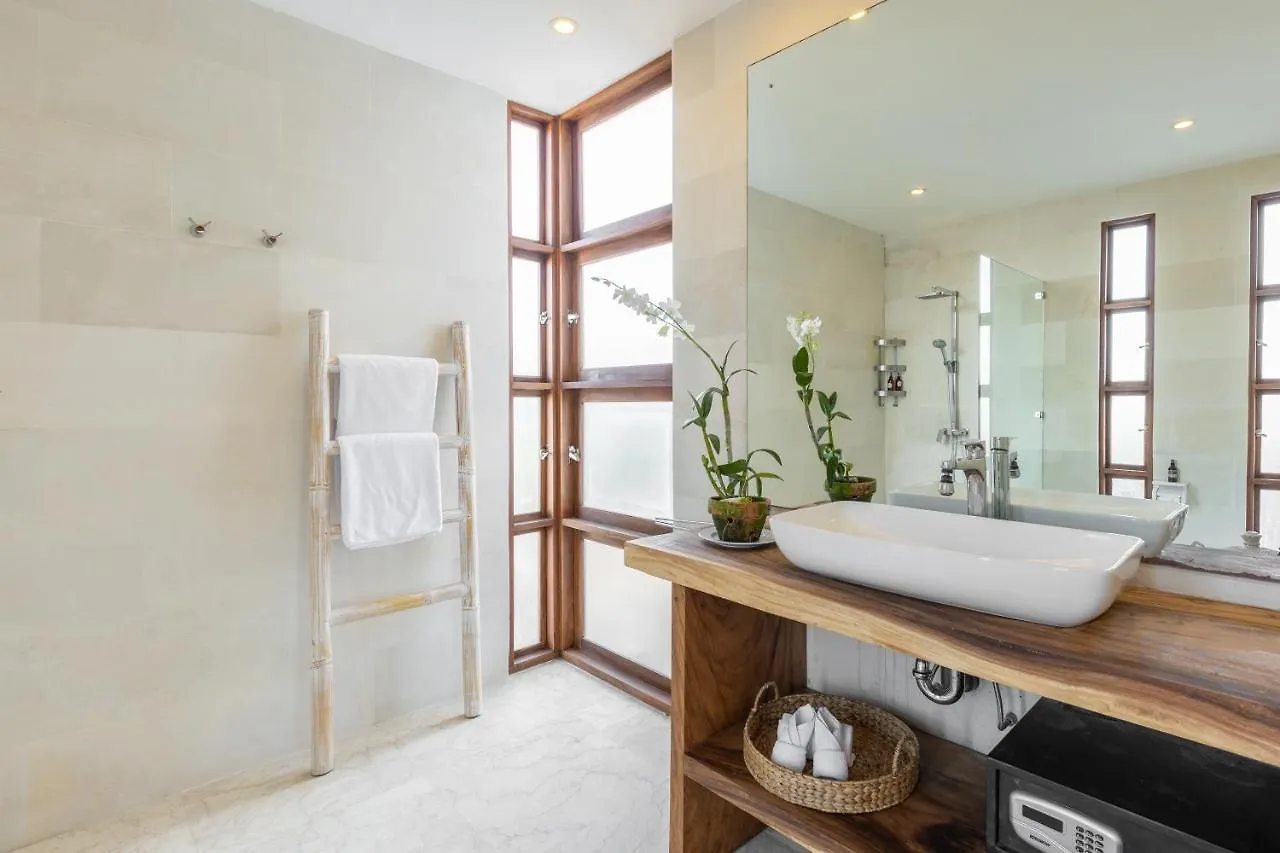 Villa Lumut 3 Bedrooms Central Seminyak 0*, סמיניאק