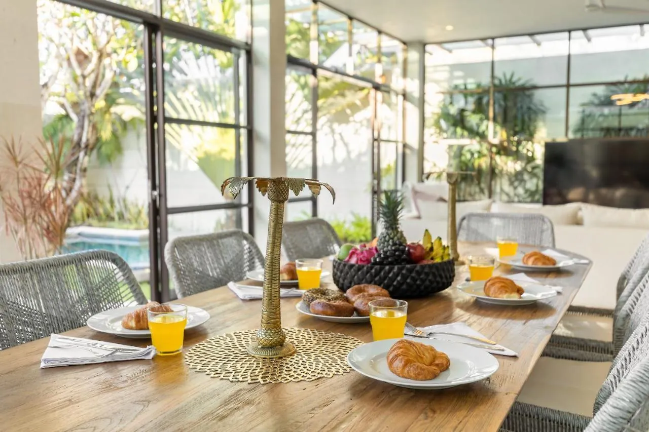 Villa Lumut 3 Bedrooms Central Seminyak  סמיניאק