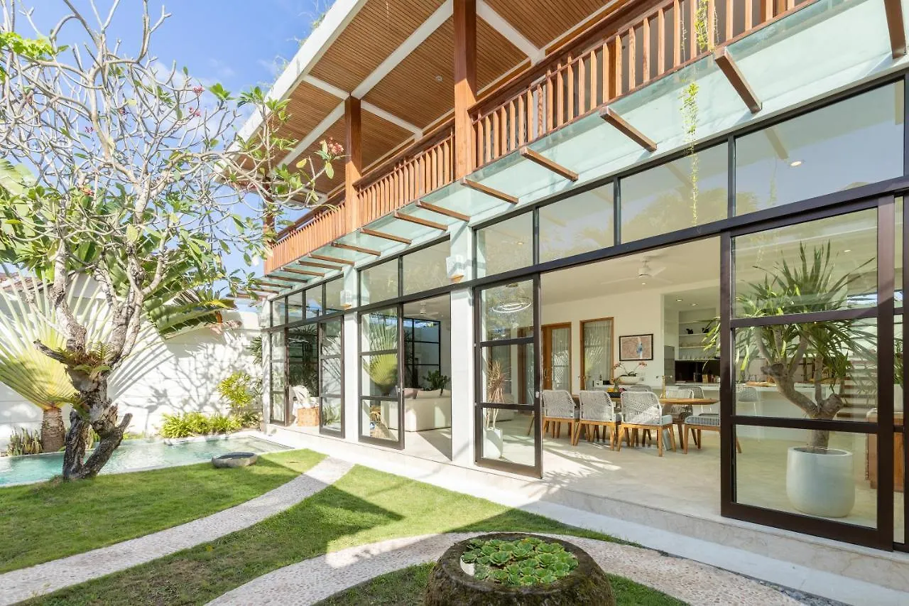 Villa Lumut 3 Bedrooms Central Seminyak
