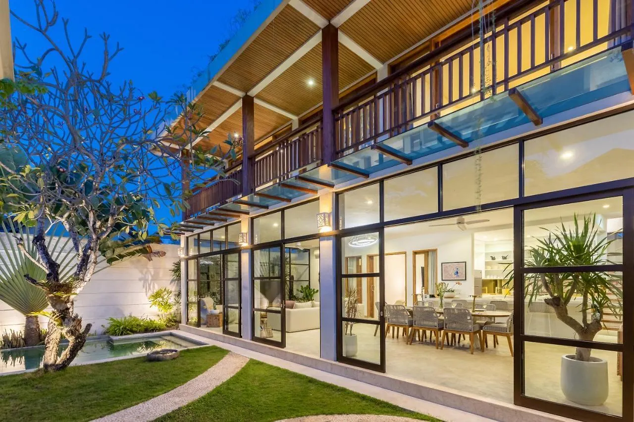 Villa Lumut 3 Bedrooms Central Seminyak 0*, סמיניאק