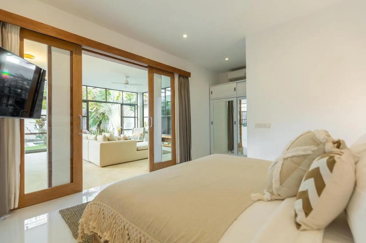 Villa Lumut 3 Bedrooms Central Seminyak 0*, סמיניאק