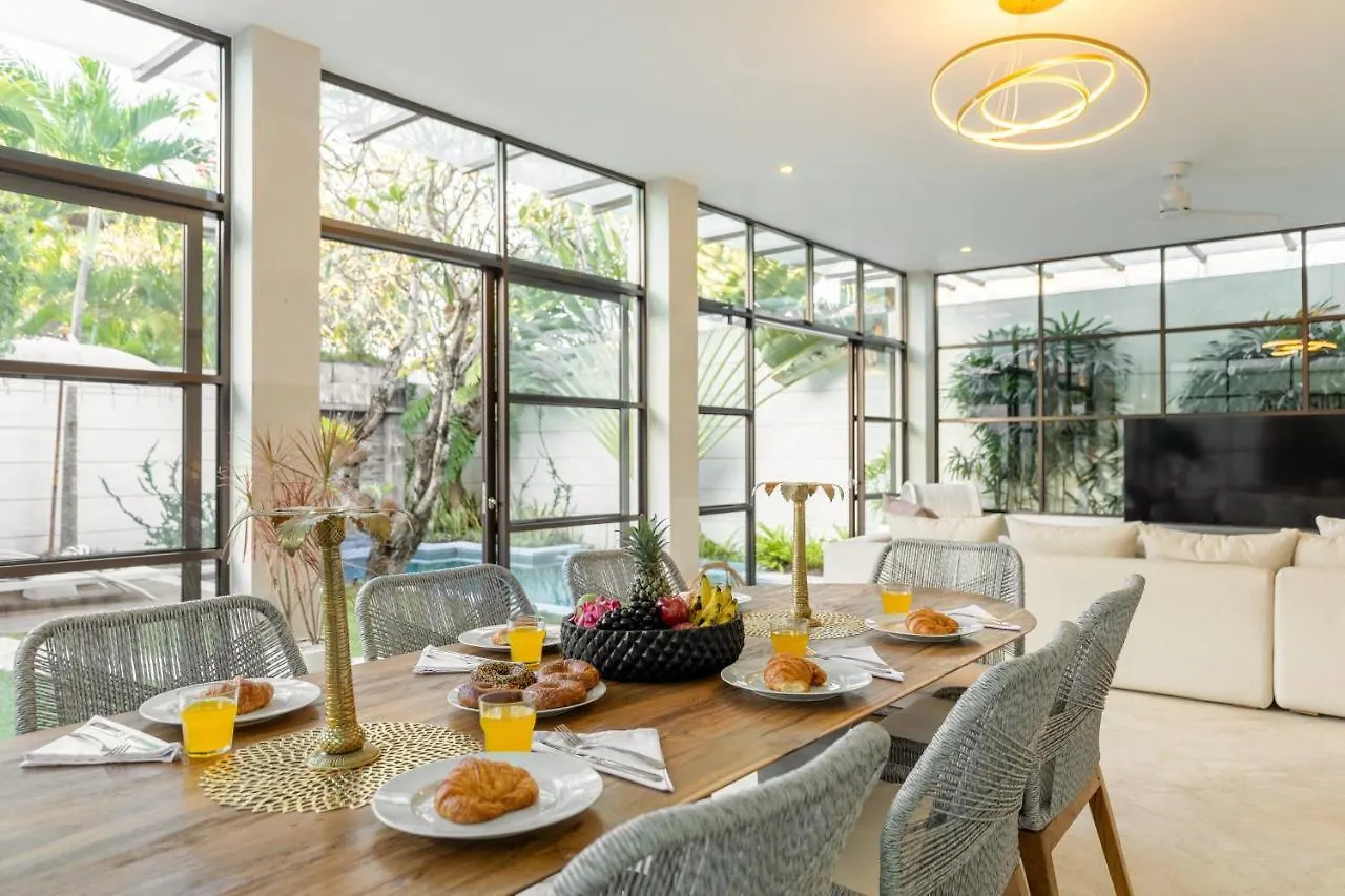 Villa Lumut 3 Bedrooms Central Seminyak אינדונזיה