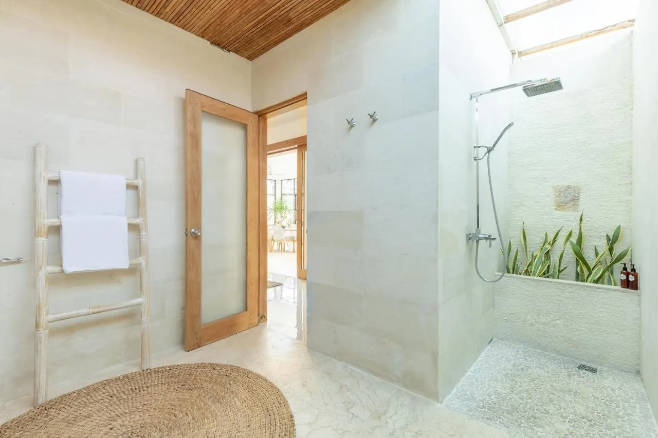 Villa Lumut 3 Bedrooms Central Seminyak