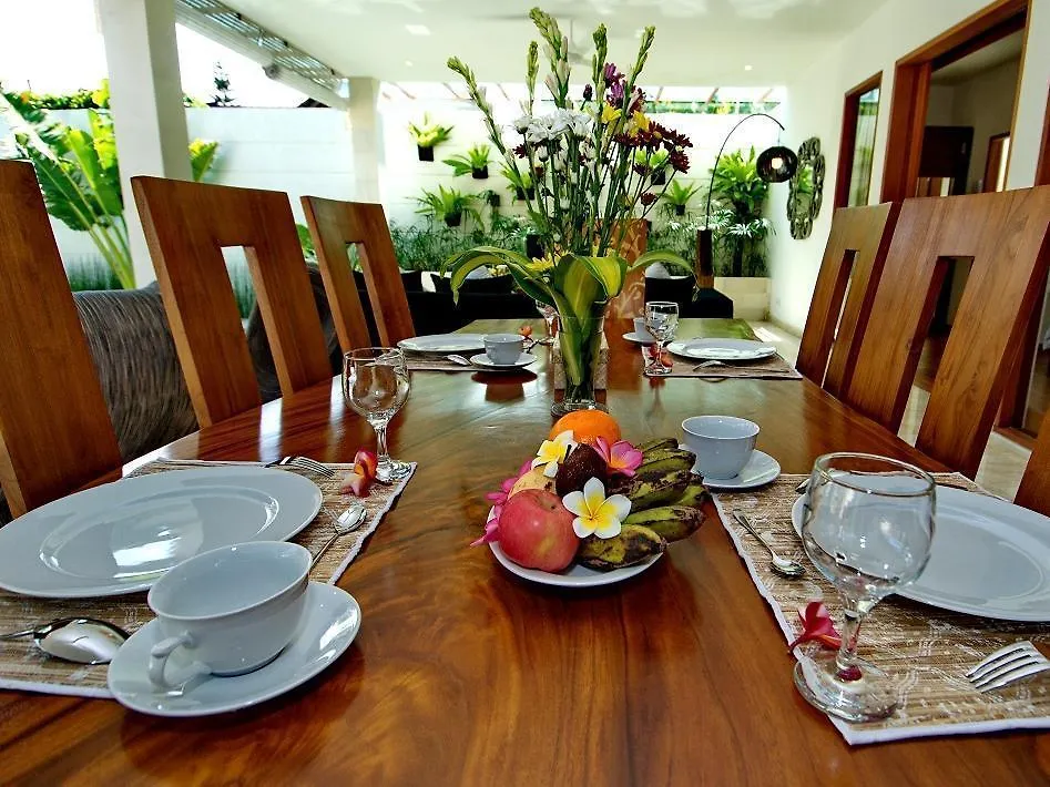 Villa Lumut 3 Bedrooms Central Seminyak