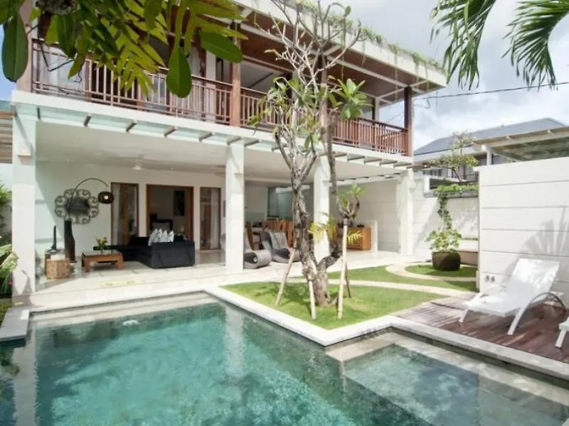 Villa Lumut 3 Bedrooms Central Seminyak